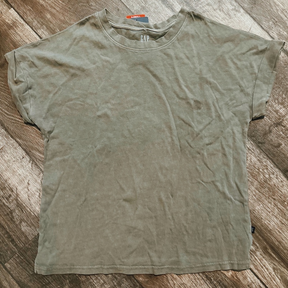 NEVER WORN Olive Green GAP Plain Tee
